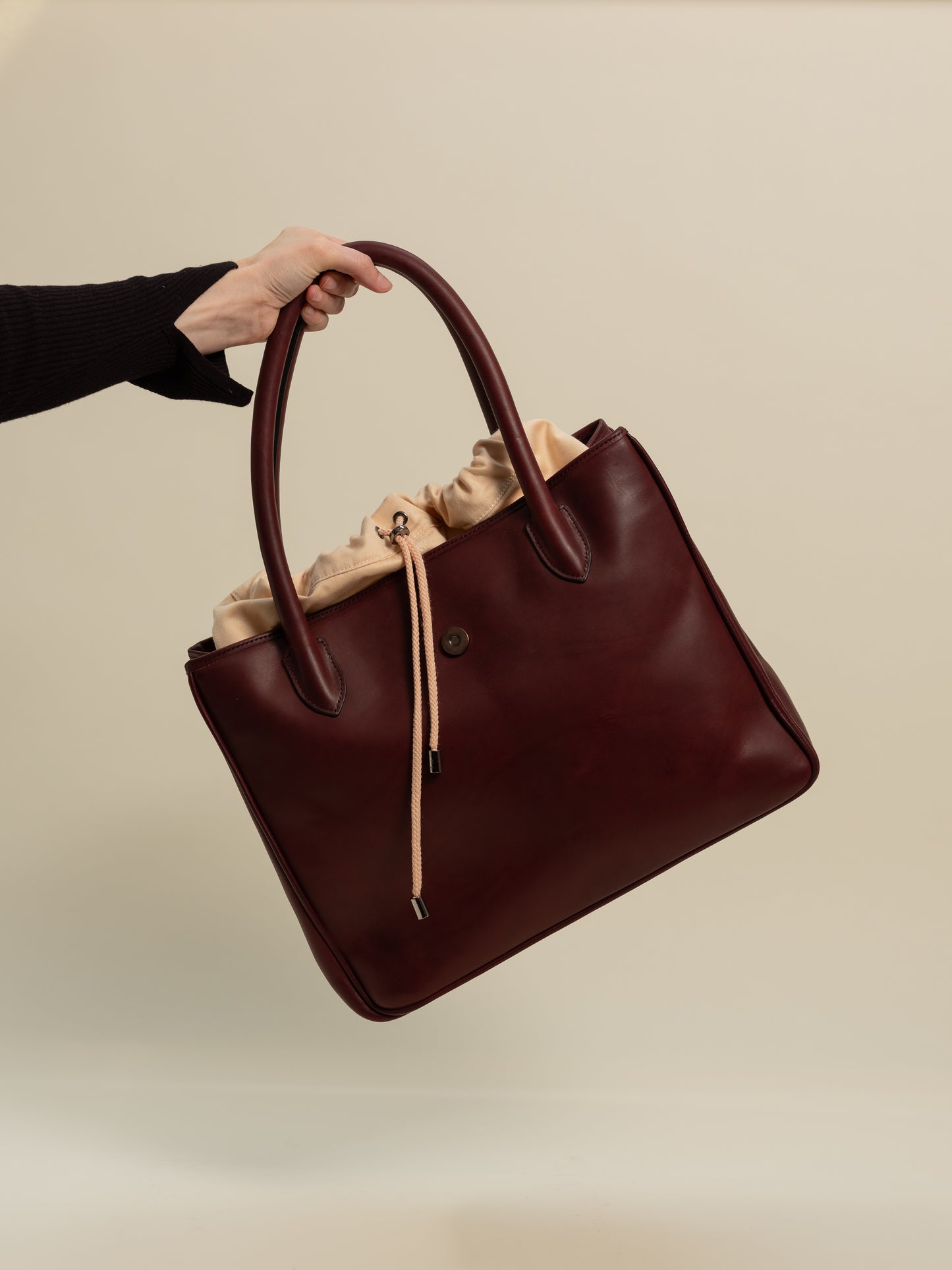 ''...EN SUISSE'' IN BURGUNDY RED