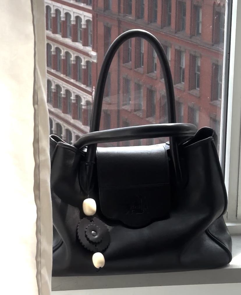 ROSETTEN TASCHENACCESSOIRE IN LEDER MIT PERLE