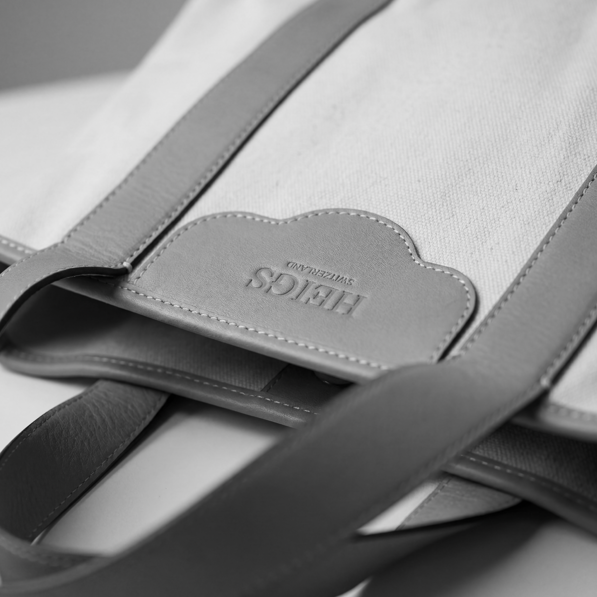 à New York Tote Bag in Beurre by HEIGS — detail of the full-grain leather
