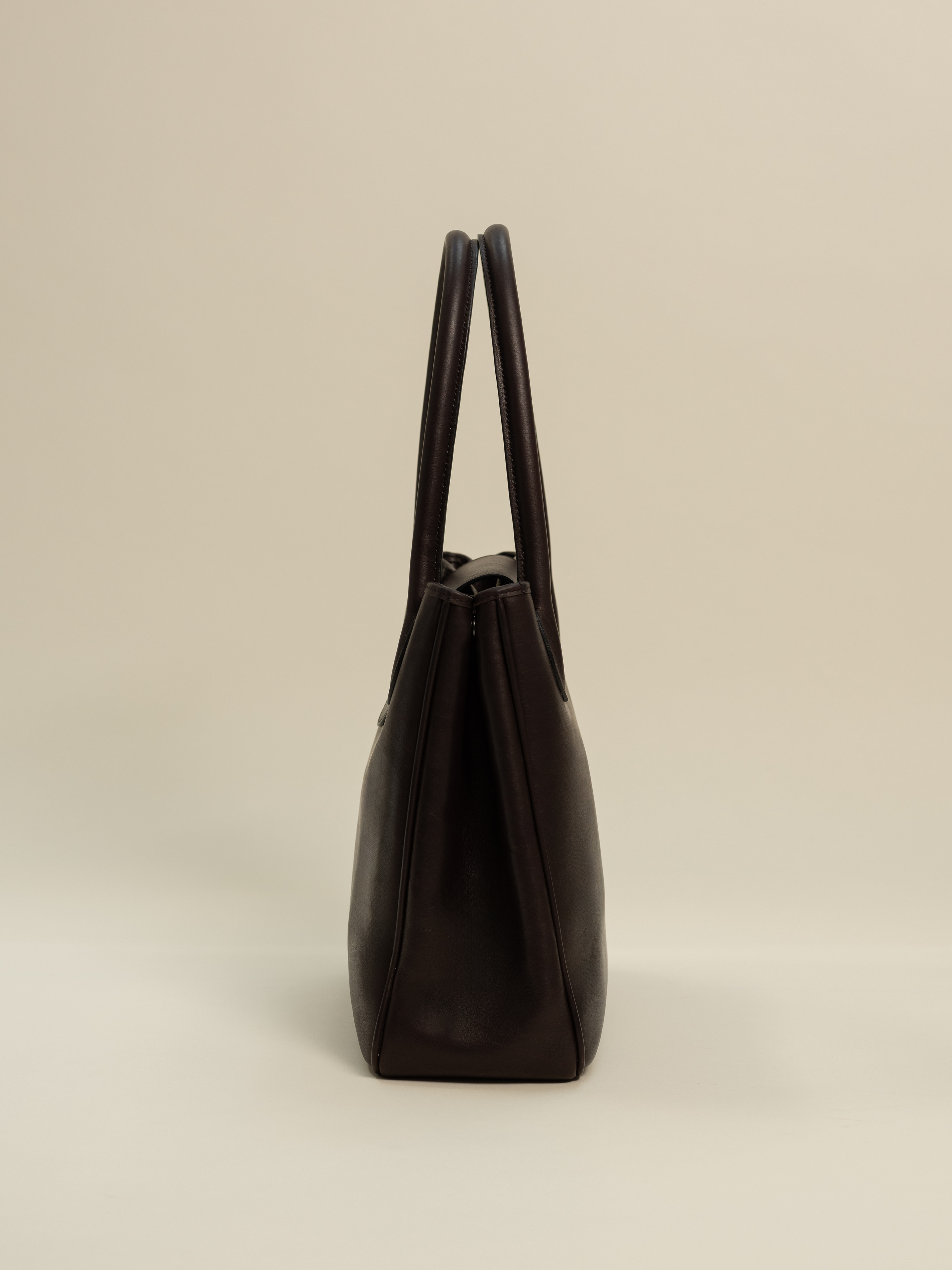 PETIT SUISSE HANDBAG IN CHARCOAL