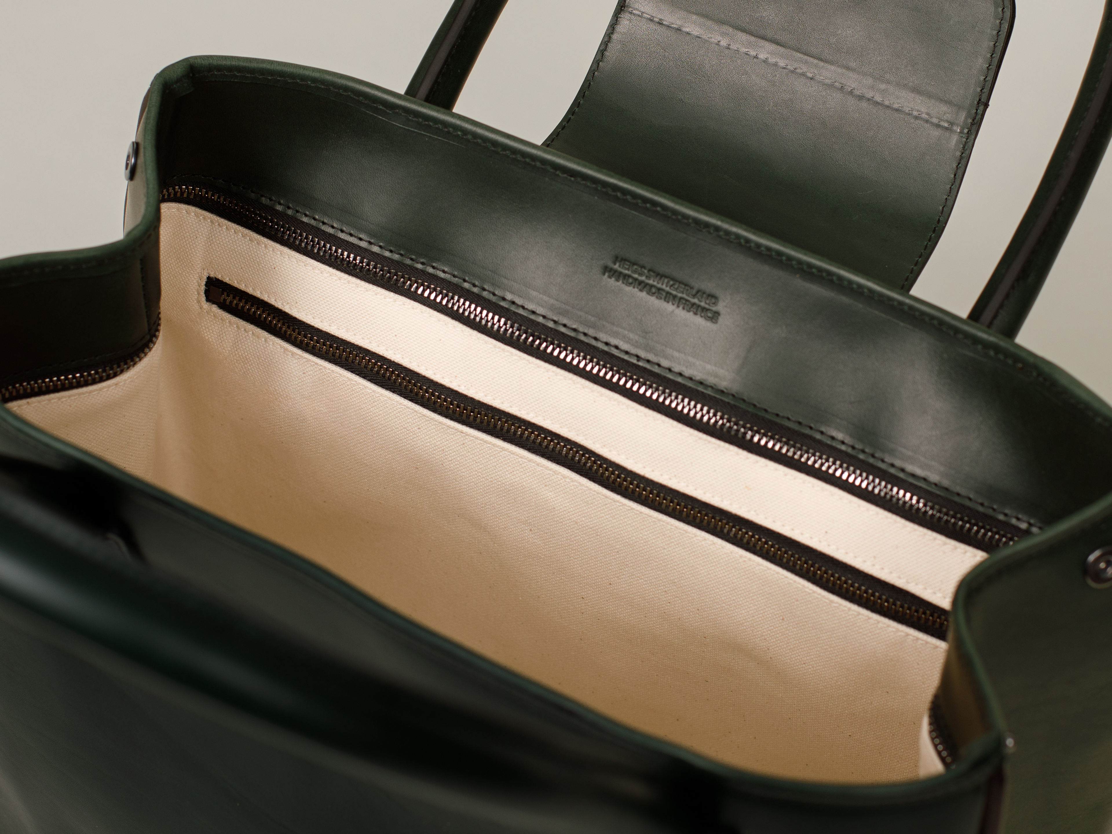 ''...EN SUISSE'' IN PINE L)