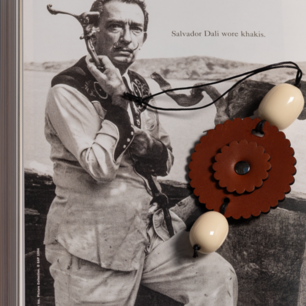 ROSETTEN TASCHENACCESSOIRE IN LEDER MIT PERLE