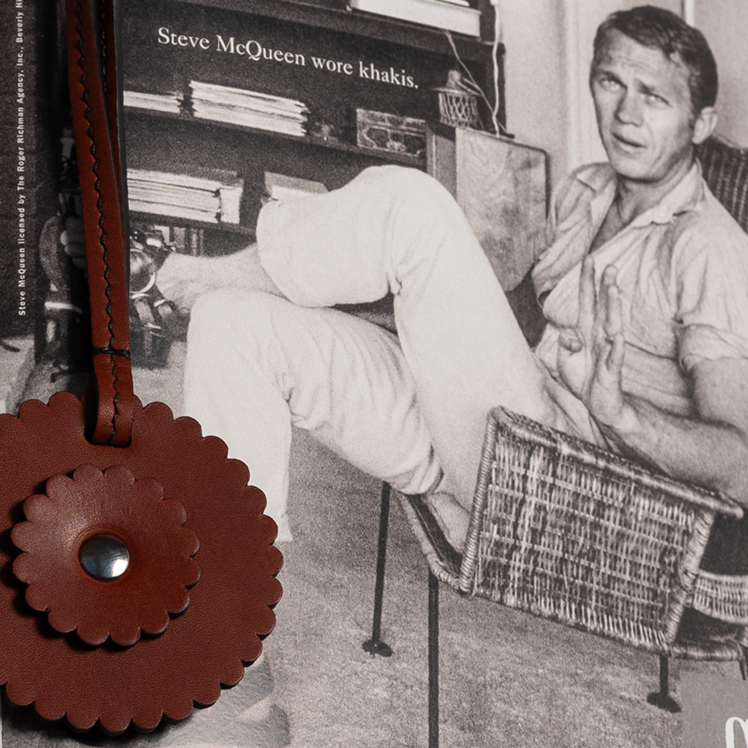 ACCESSOIRE DE SAC ROSETTE EN FAUVE.